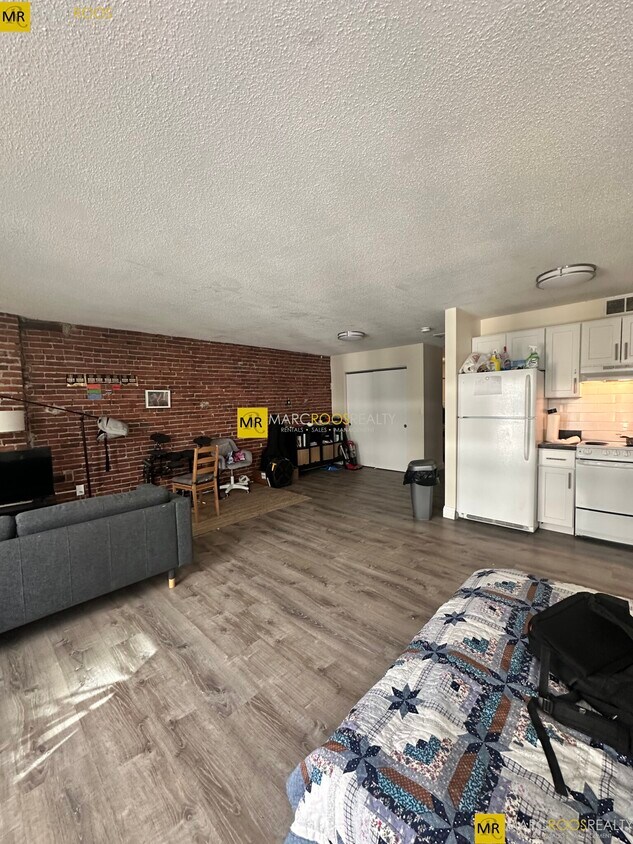 Primary Photo - 1088 Boylston St