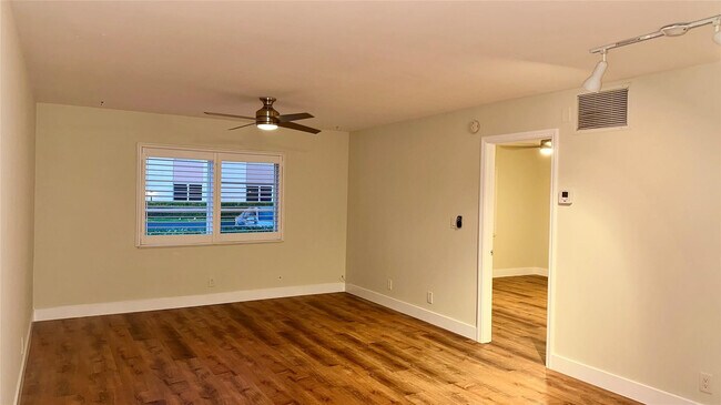 Building Photo - 12 NE 19th Ct