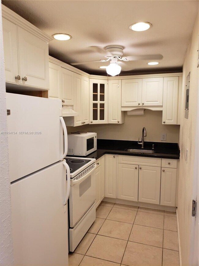 Foto del edificio - 200 S Birch Rd