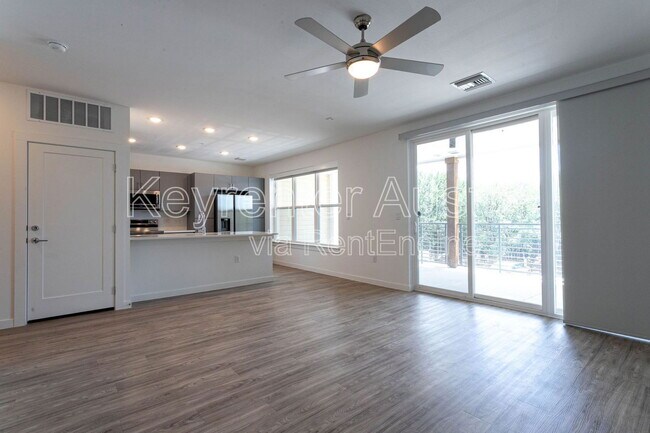 Foto del edificio - 4801 Springdale Rd