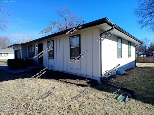 Building Photo - 12000 Armitage Dr