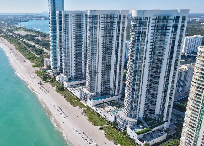 Foto del edificio - 16001 Collins Ave