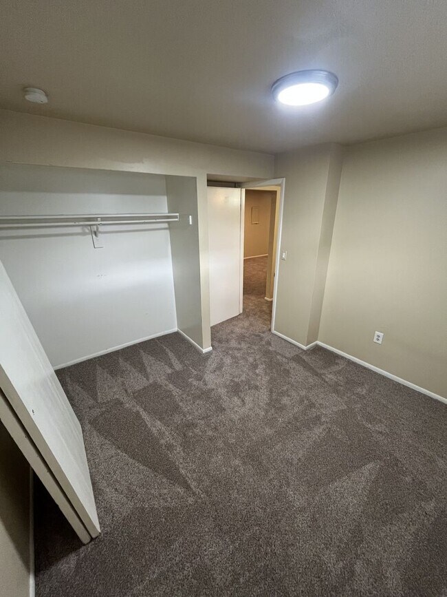 Building Photo - BEAUTIFULLY UPDATED HOME IS A MUST SEE!!