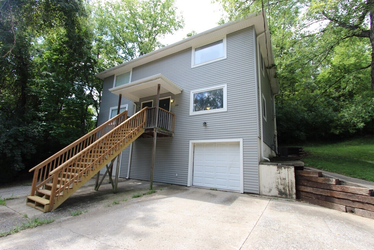 1004 West Street, Parkville, MO 64152 Townhome Rentals in Parkville