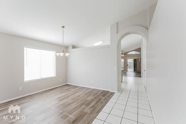 Building Photo - 1045 W Todd Dr