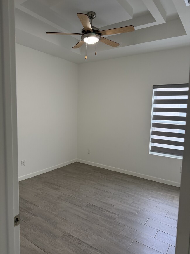 Building Photo - 220 W Campeche Ave