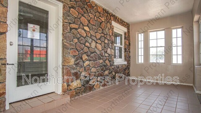 Foto del edificio - 7320 Dale Rd