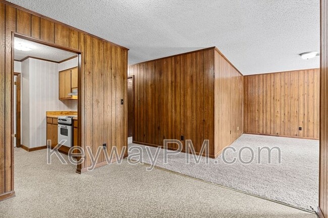 Building Photo - 4591 Hickory Dr
