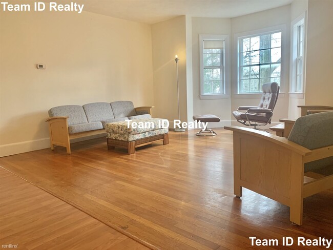 Building Photo - 3 br, 1.5 bath  - 225 Grove St