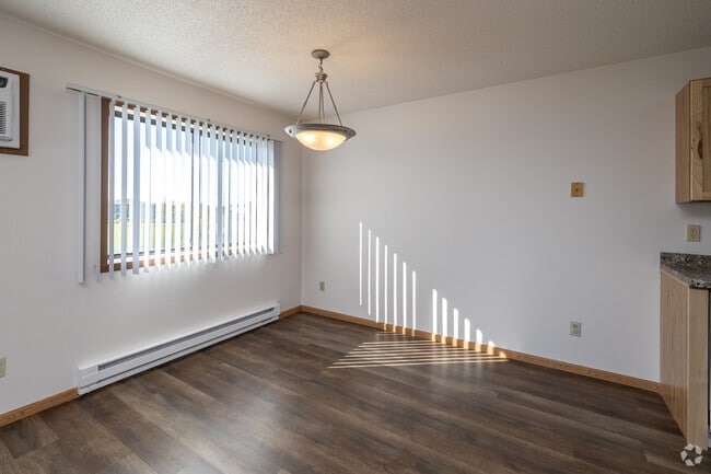 2BR, 1BA - 830SF - Dining Area - Citi-Park