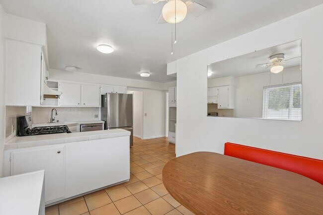 Foto del edificio - 3Bd/2ba Home w/parking in Santa Monica