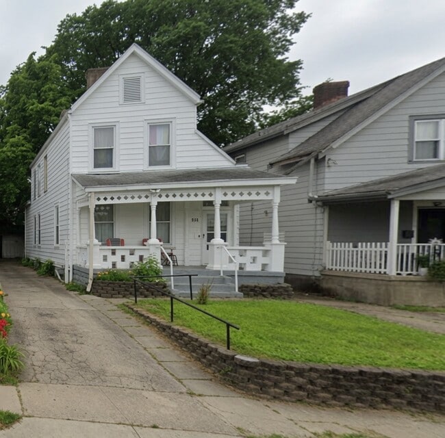 Photo - 113 W 66th St House