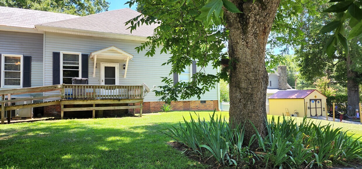 Primary Photo - 102 Miller St
