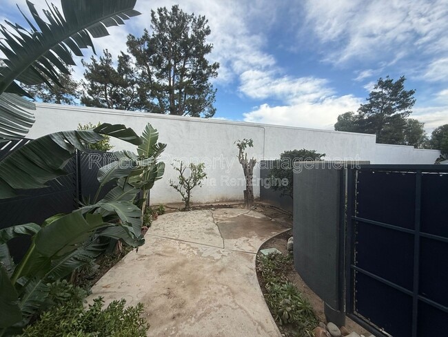 Building Photo - 1231 Tivoli Ln