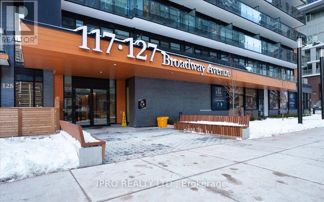 Photo du bâtiment - 117-1117 Broadway Ave