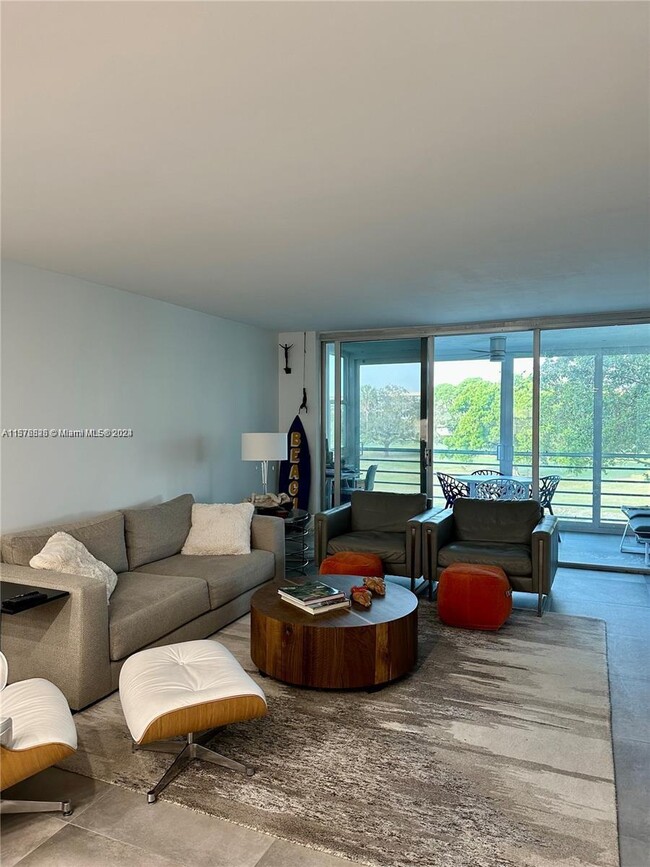 Foto del edificio - 565 Oaks Ln