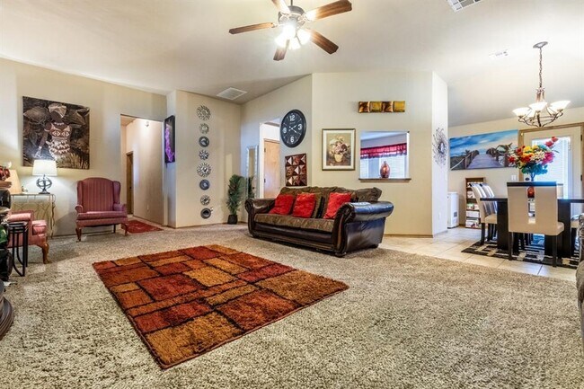 Foto del edificio - 8205 Hillers Rd