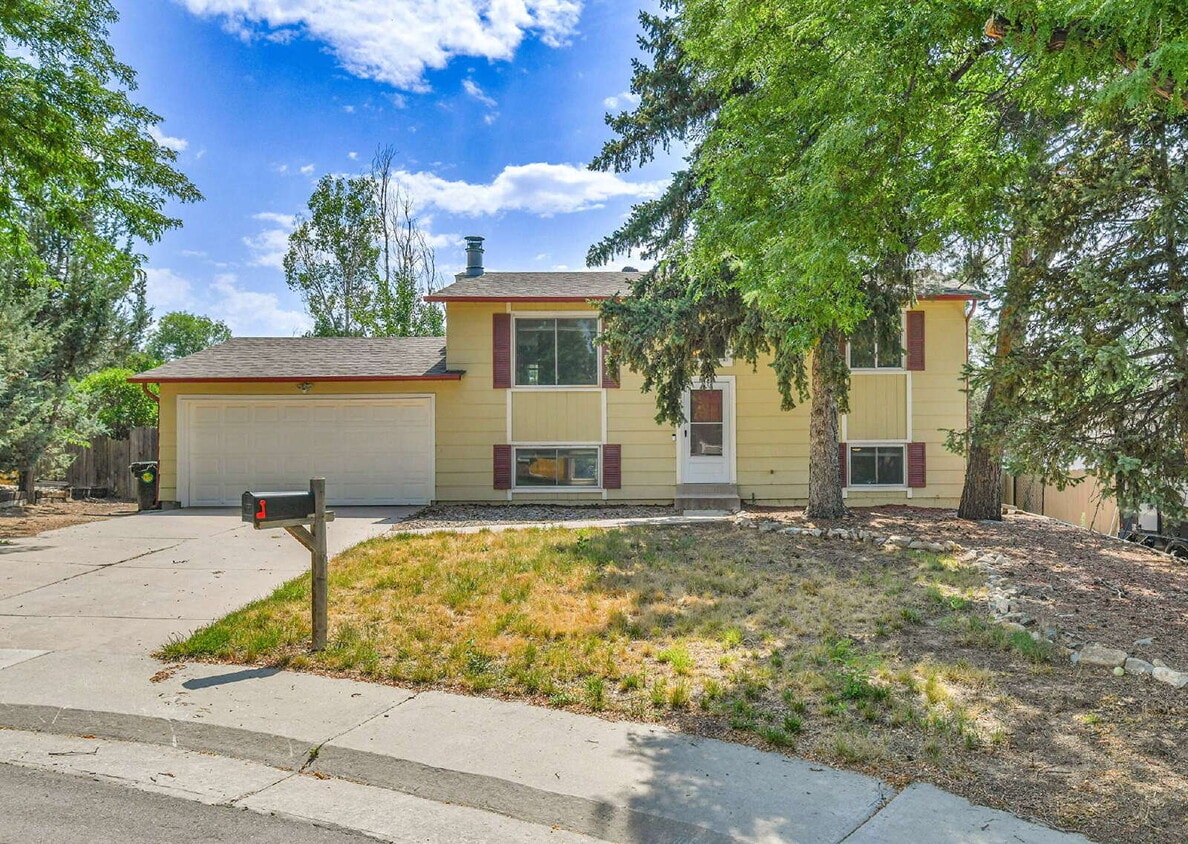 Primary Photo - $2,995 - 4 Bed, 2 Bath Home in Aurora with...