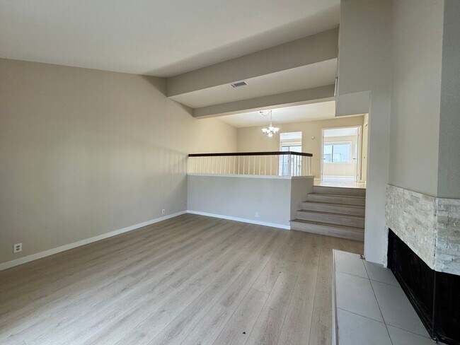 Foto del edificio - Spacious 2Bd/2Ba Condo w/Bonus Office, Garage and A/C!