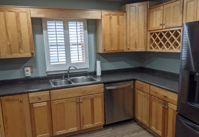 Cocina remodelada, todos los electrodomésticos incluidos. - 114 Maple St