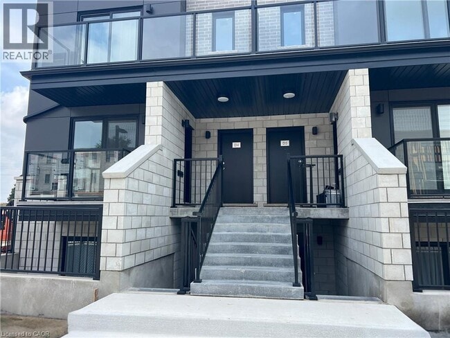 Photo du bâtiment - 410 Northfield Dr W