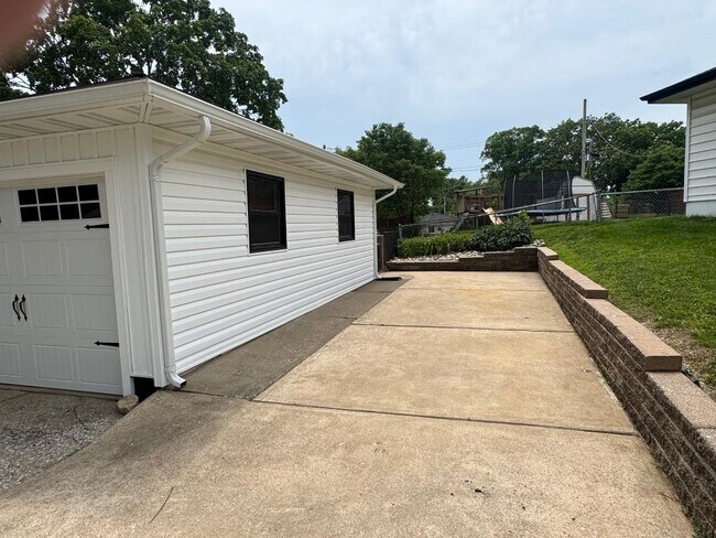 Building Photo - 20 Rodrick Dr