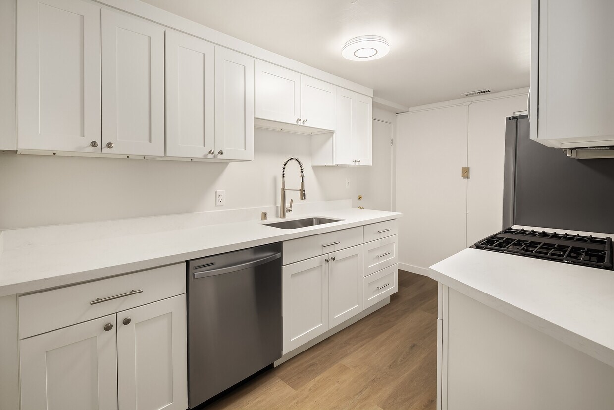 Foto principal - 9425 35th Ave SW