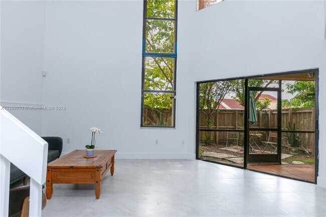 Building Photo - 2513 San Remo Cir
