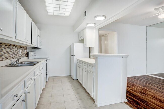 Building Photo - 11540 Chimney Rock Rd