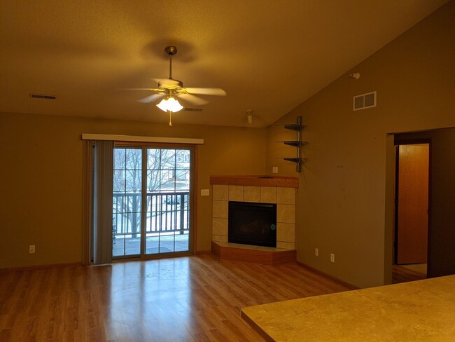 Foto del edificio - 2 bedroom, 2 bath condo in North Liberty