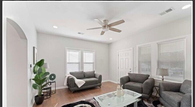 Foto del edificio - 437 Chappell Rd NW