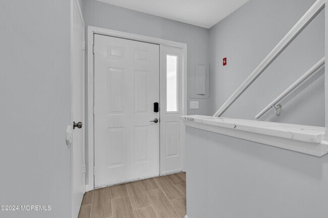 Building Photo - 14 King Charles Court
