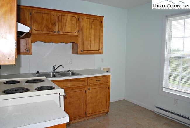 Building Photo - 473 Nikanor Rd