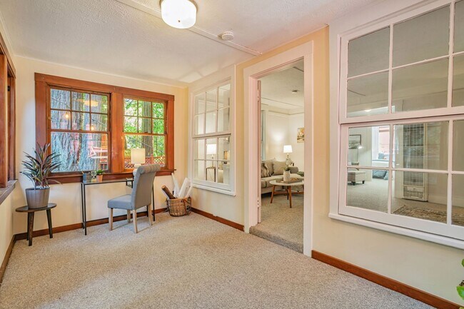 Foto del edificio - CHARMING 2-BEDROOM COTTAGE IN THE HEART OF...