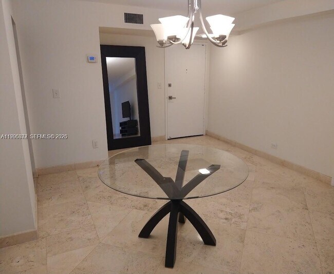 Foto del edificio - 6039 Collins Ave