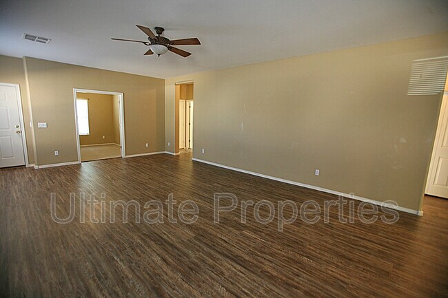 Foto del edificio - 15285 W Shaw Butte Dr