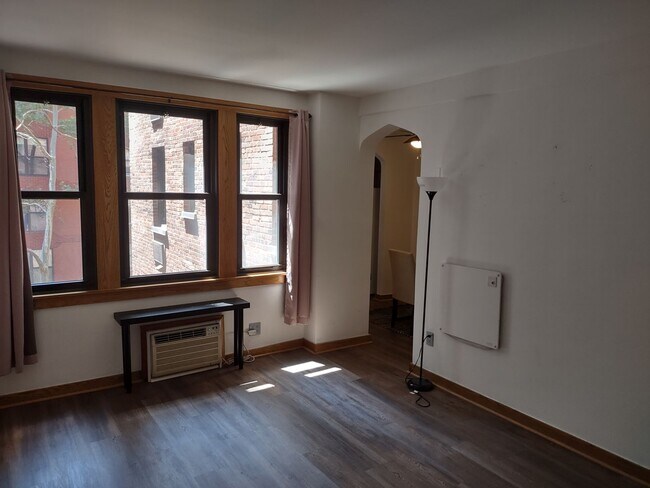 Foto del edificio - Charming Studio Unit within Walking Distan...