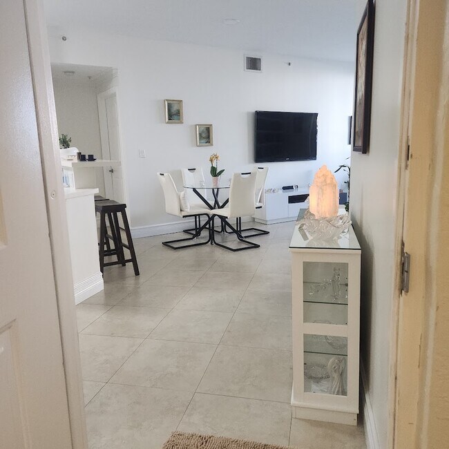 Foto del edificio - 357 Almeria Ave