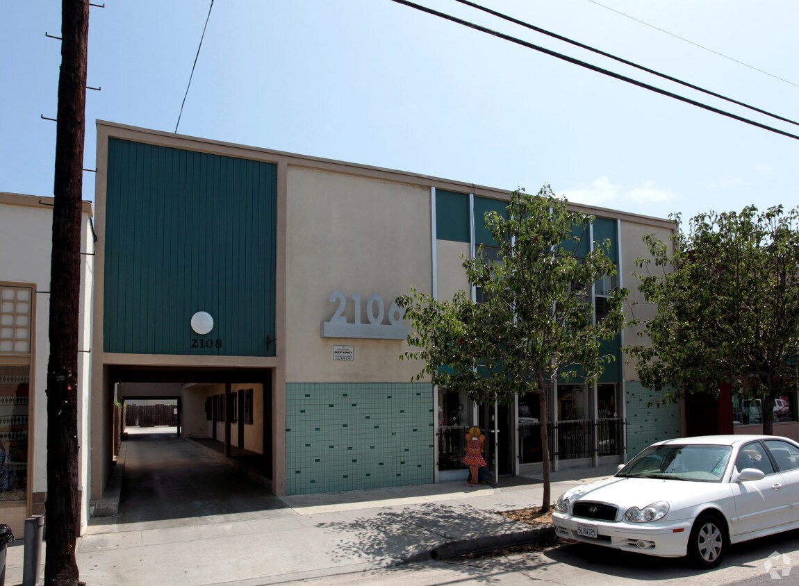 Primary Photo - 2106-2108 E 4th St