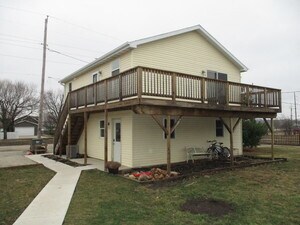 Primary Photo - 220 E Railroad Ave