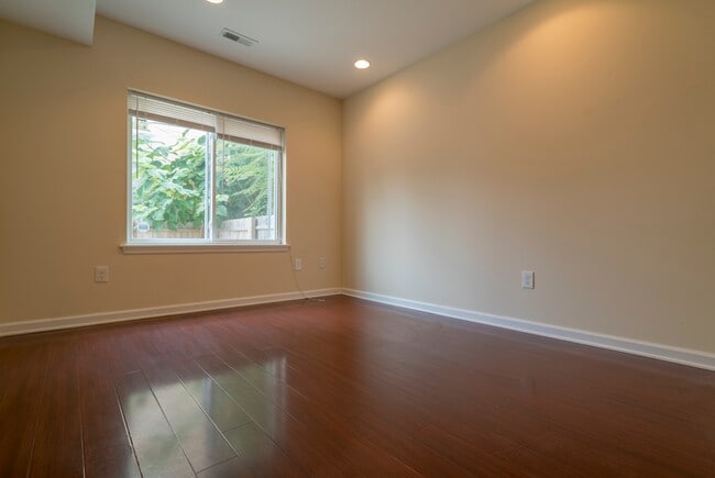 2b - 1833 N 19th St
