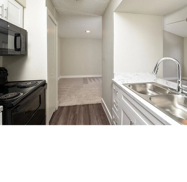 Building Photo - 9971 Quail Blvd