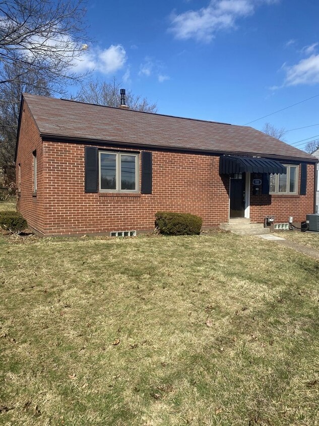 ADORABLE 2 BEDROOM / 1 BATH BRICK RANCH HOME - E McKEEPSPORT - ADORABLE 2 BEDROOM / 1 BATH BRICK RANCH HOME - E McKEEPSPORT