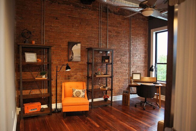 Foto del edificio - 110 S Main St