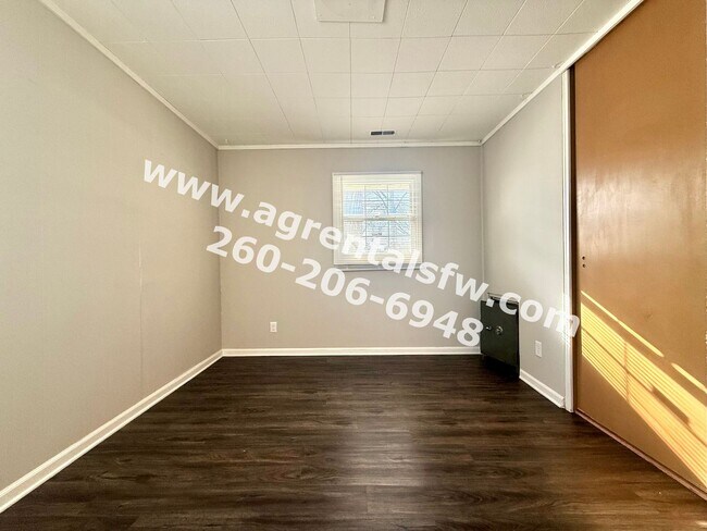 Building Photo - 3 Bedroom House