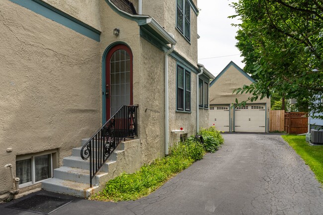 Building Photo - 210 Culver Rd
