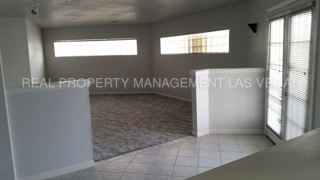 Building Photo - 736 Kiel St