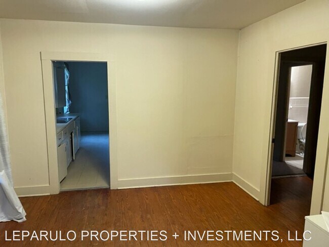 Building Photo - 2 br, 1 bath House - 808 N. Bronough St.