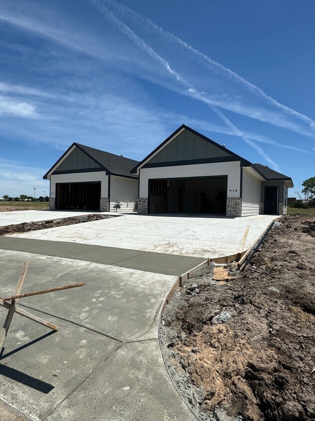 Foto principal - 950 Long Path Ct