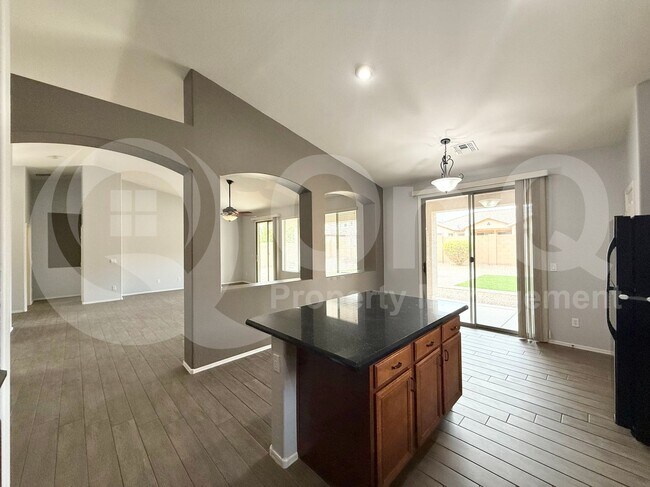 Foto del edificio - 15564 W Mescal St